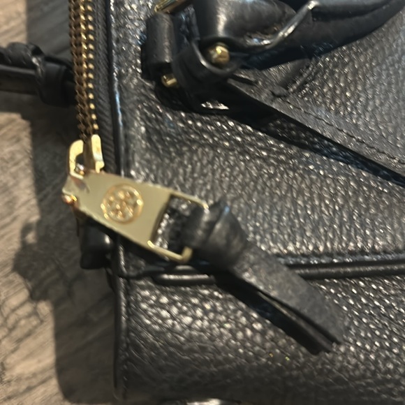Tory Burch Robinson Pebbled Square Tote/crossbody - Picture 12 of 16